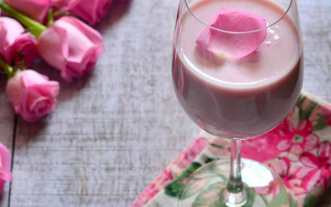 Chandni Chowk wali Rose Lassi at home